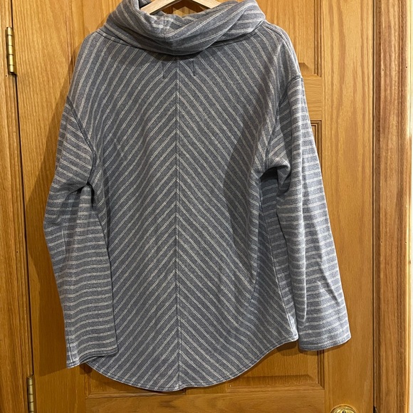 Burton durable goods, WB Ellmore pullover top, size XL gray stripe, cowl neck - Picture 3 of 3
